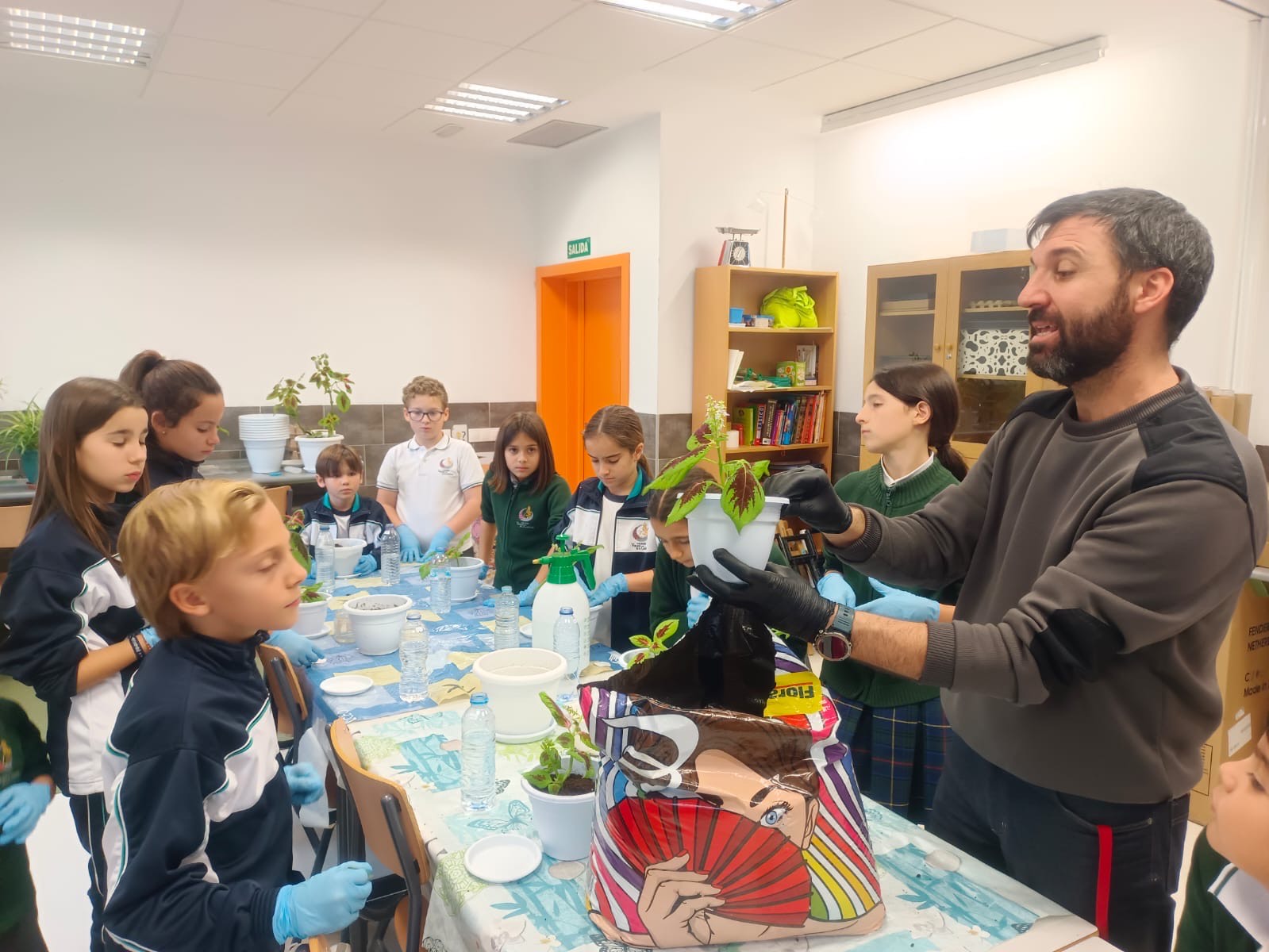 Taller de Botánica con Nuestros Alumnos de Alto Potencial Taller de Botánica con Nuestros Alumnos de Alto Potencial