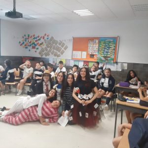 Grupo de alumnado de ESO en una jornada de convivencia en el aula