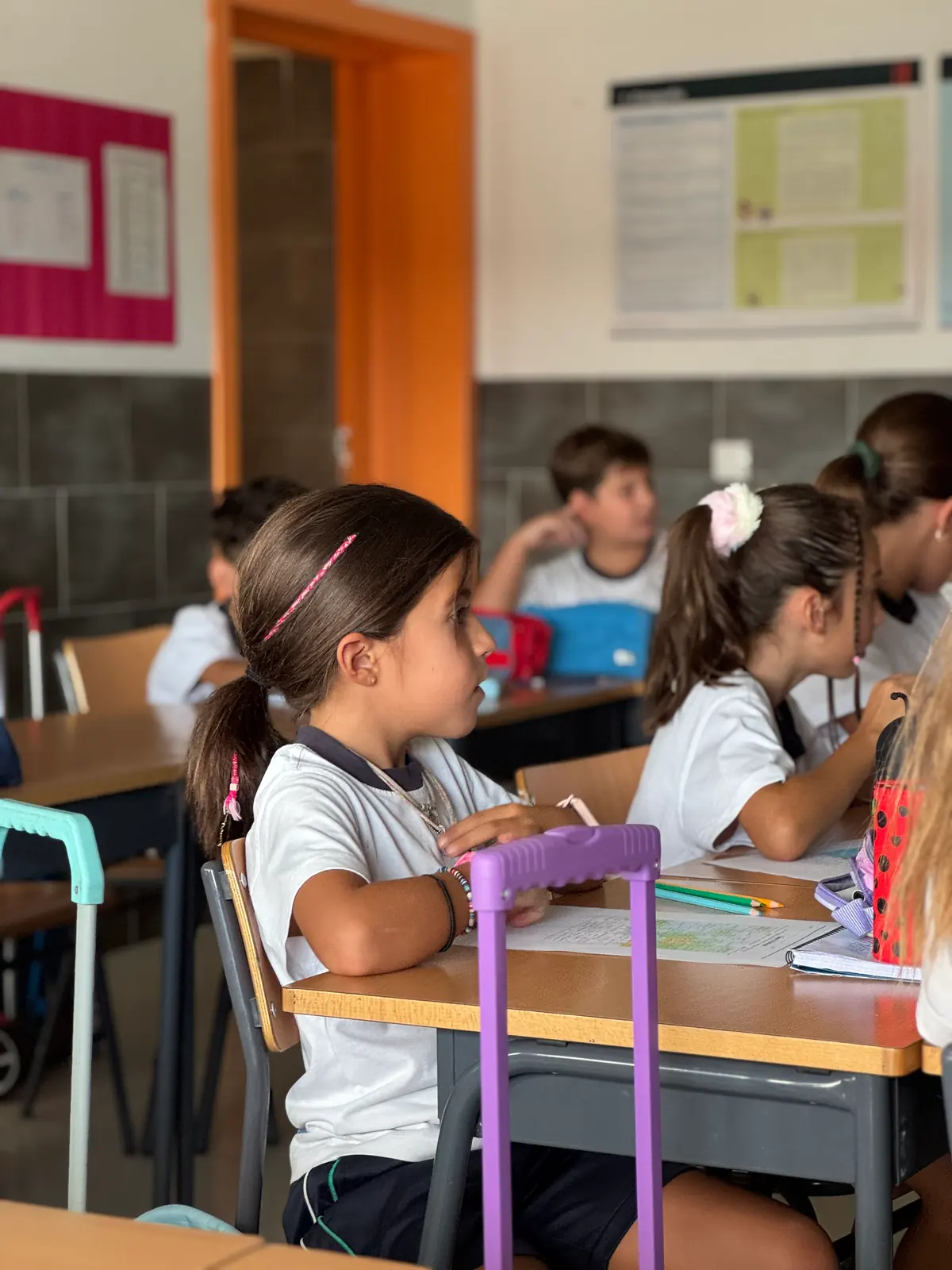 Alumnos atentos a la explicación en clase en los primeros días del curso 2026/2027