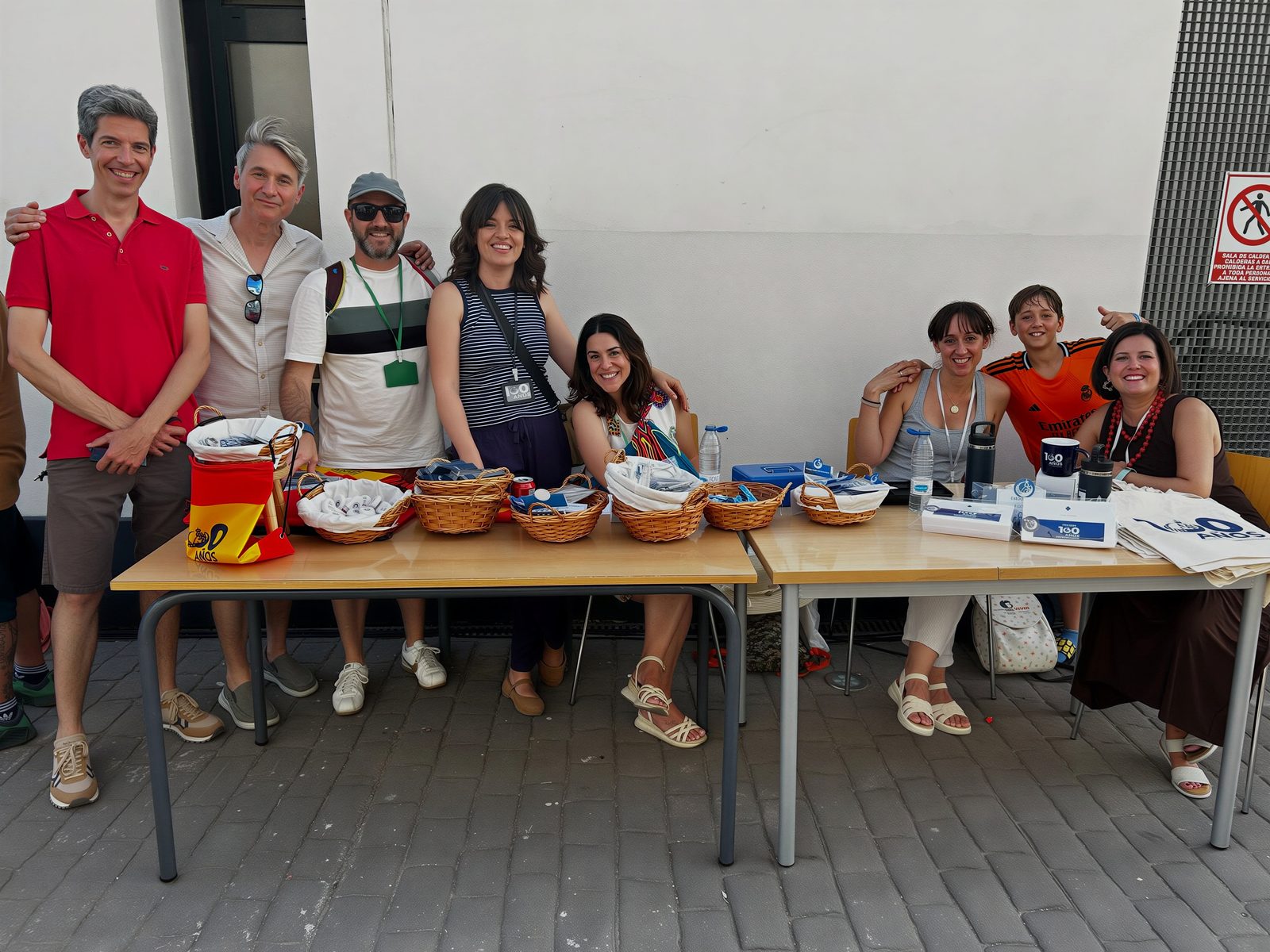 Mercadillo solidario organizado en el Colegio Virgen de la Caridad