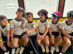 Alumnado de Educación Infantil durante una salida escolar